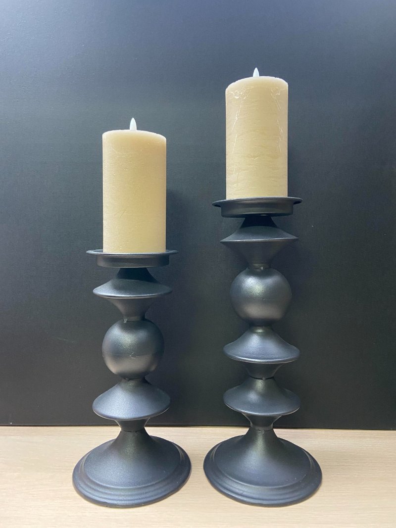 Black candlesticks
