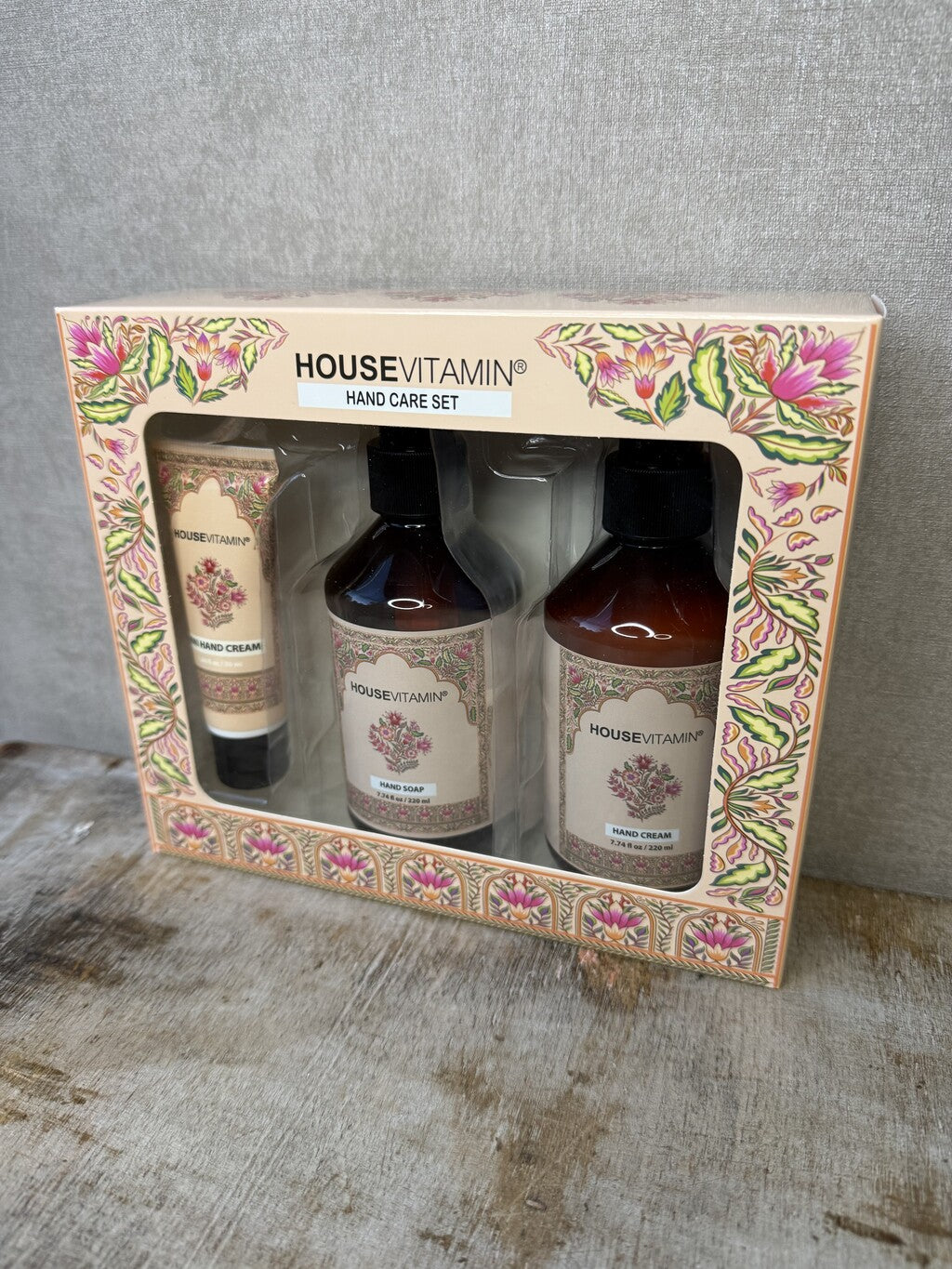 HouseVitamin cadeauset handverzorging Wood Sage met handzeep, handcrème en mini handcrème in luxe botanische cadeauverpakking.