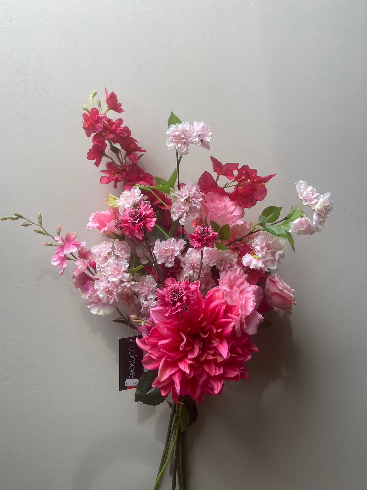 Bouquet artificiale di colore rosa acceso