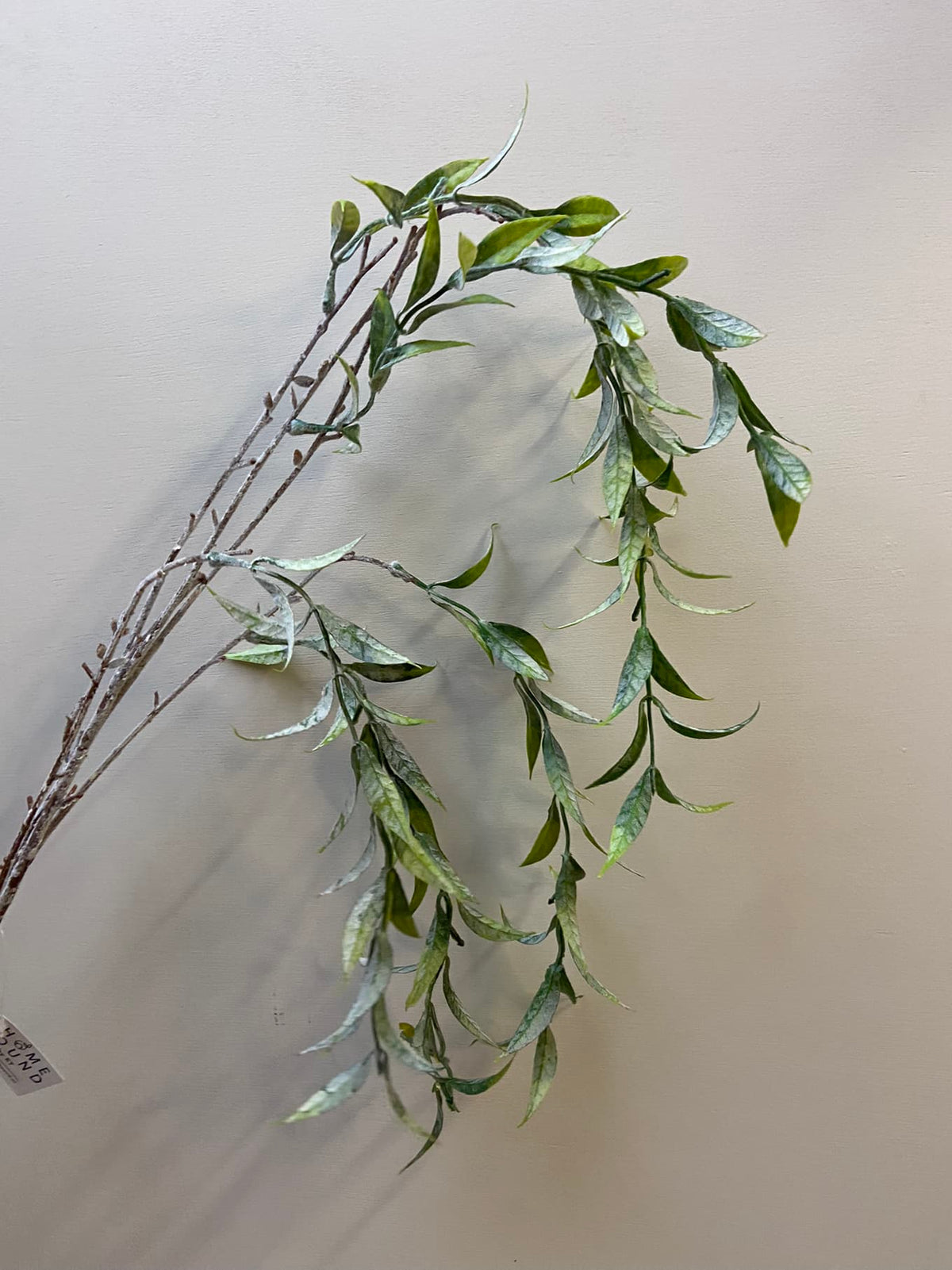 Groene kunsttak met hangend blad
