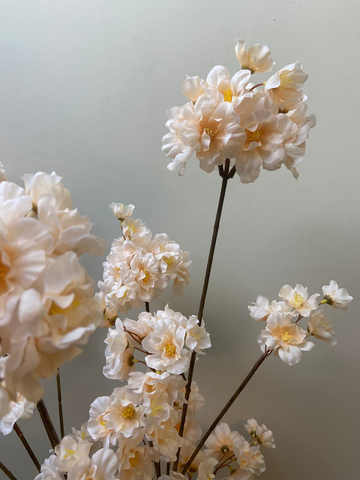 Ramo di fiori di seta Prunus beige