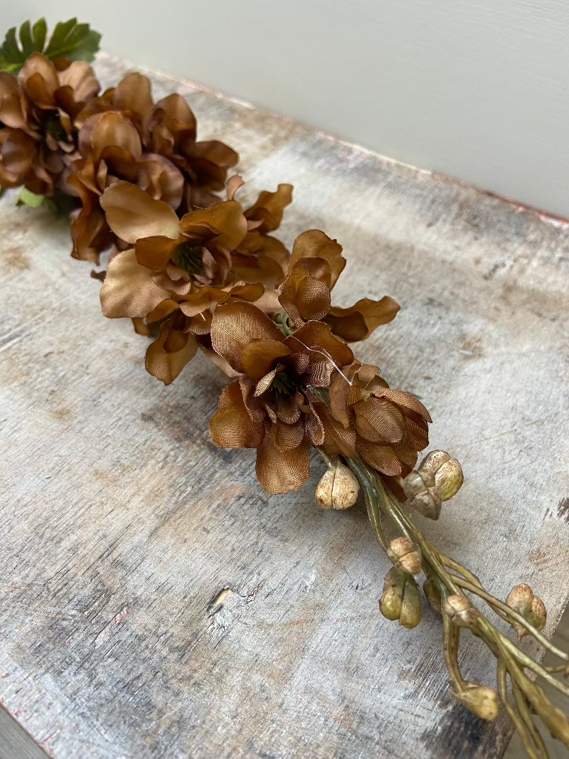 Kunstbloem Delphinium bruin