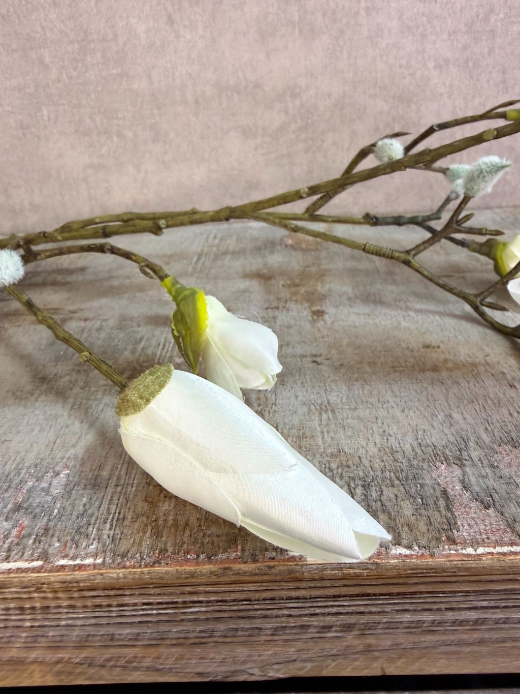 Branche de magnolia artificielle fermée | Blanche