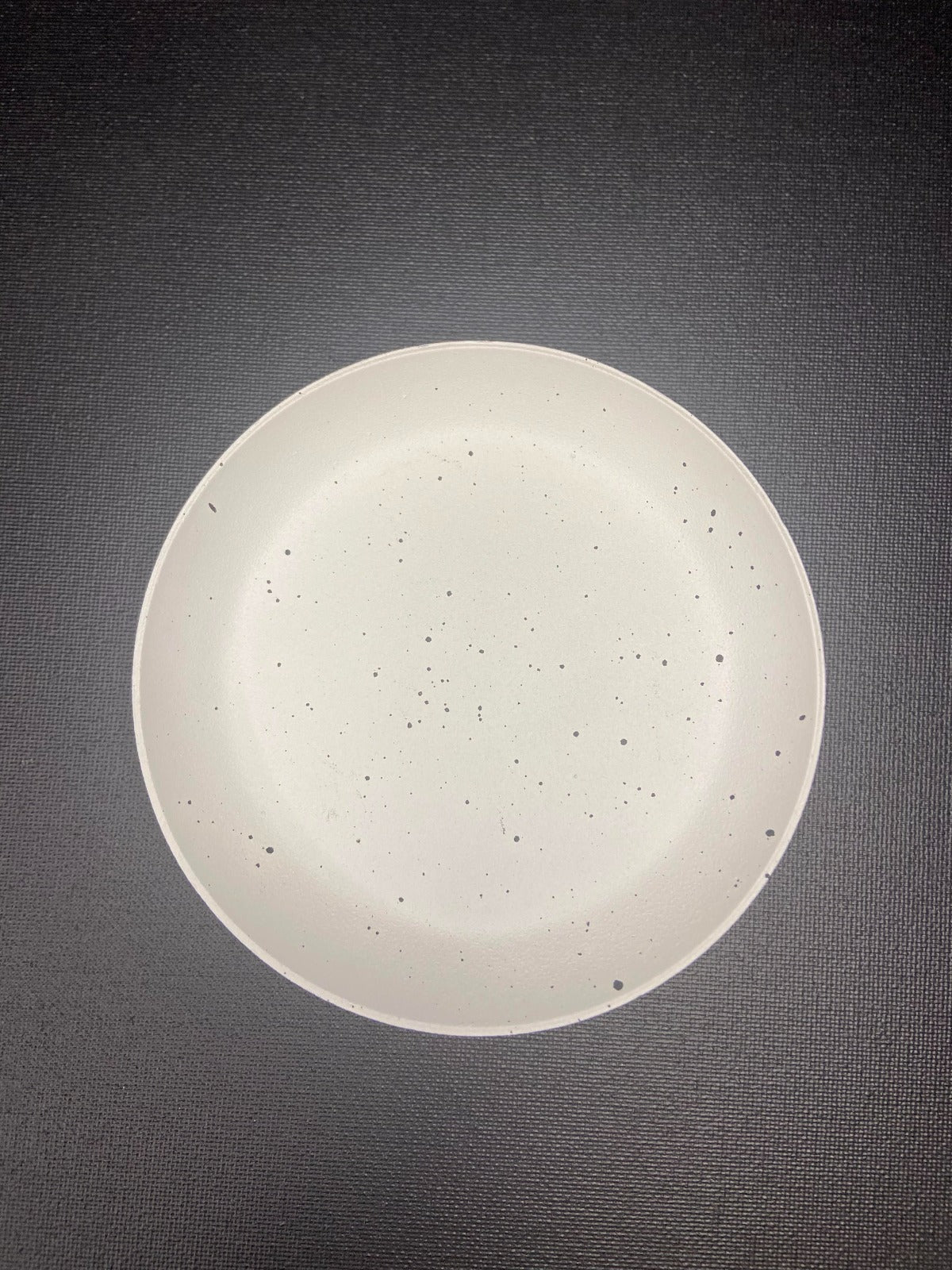 Białe kropki na płaskowyżu