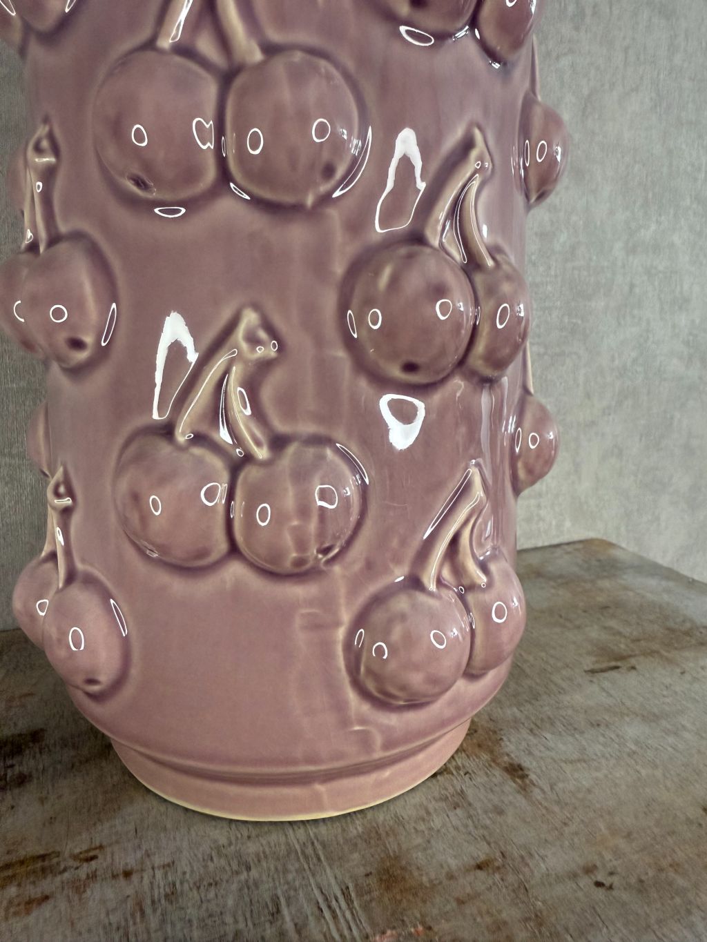 Vase Cherries