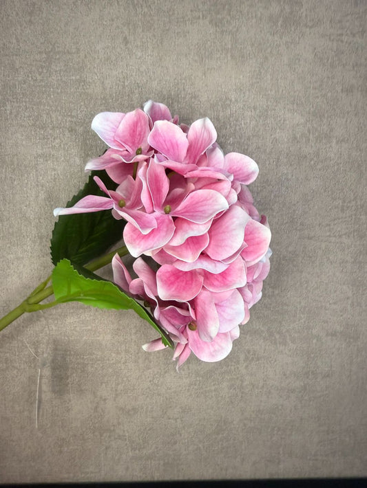 Fiore artificiale di ortensia rosa