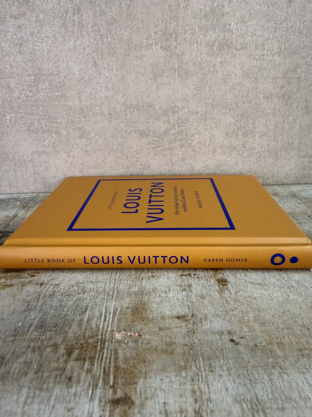 Kleines Buch von Louis Vuitton